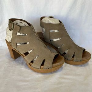Dansko leather chunky sandals